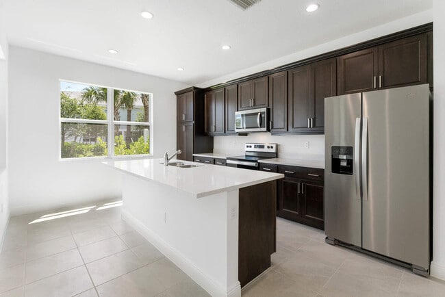 Building Photo - 552 Sanderling Cir