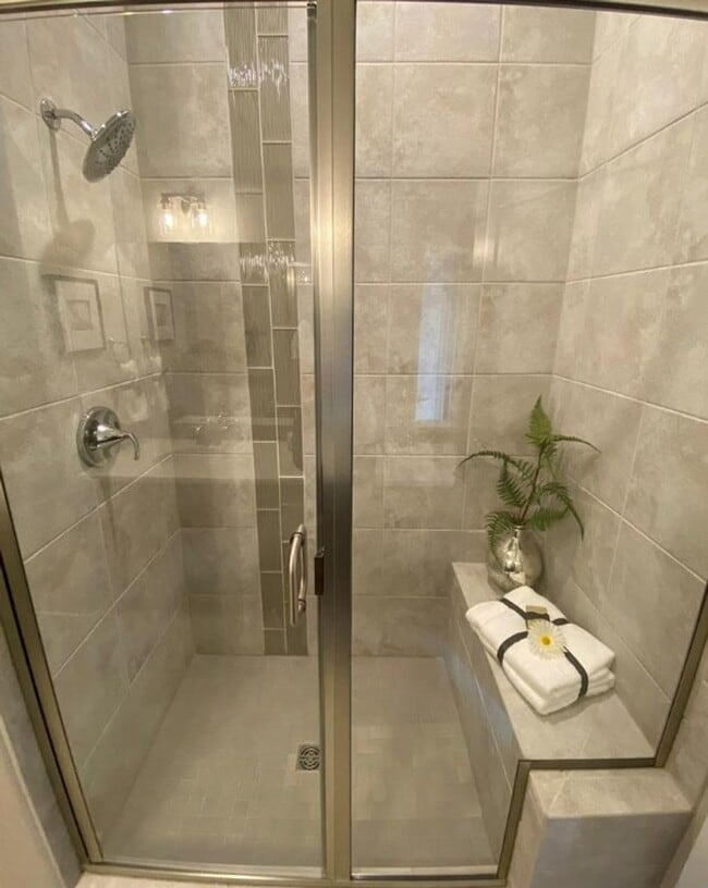 Building Photo - Flying Horse Luxury 4 Bed Townhouse with Mt. Views