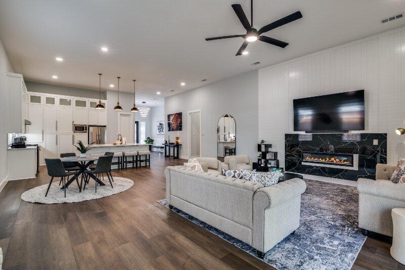 Building Photo - 1010 W Avenue F