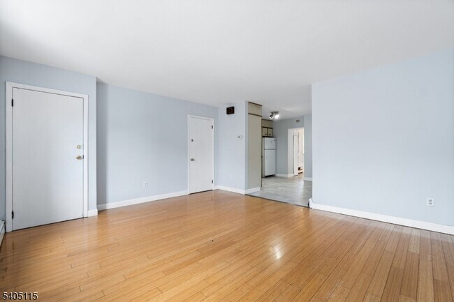 Building Photo - 120 Grant Ave