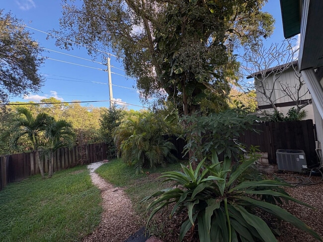 Building Photo - 191 NE 6th Ct