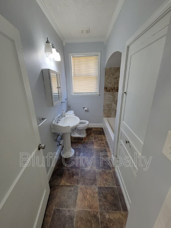 Building Photo - 925 N Trezevant St