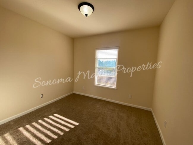 Building Photo - ~ Country Home ~ 2 Bedrooms & 2 Full Bathrooms with Attached Garage ~ Gated Community