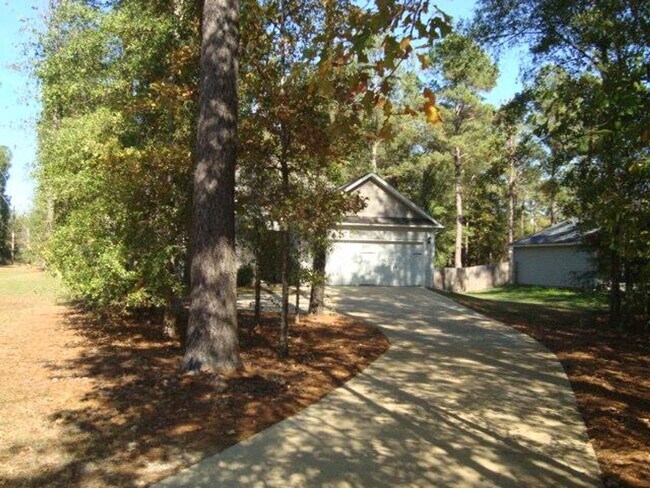 Building Photo - Home in Phenix City available to rent 10/2...