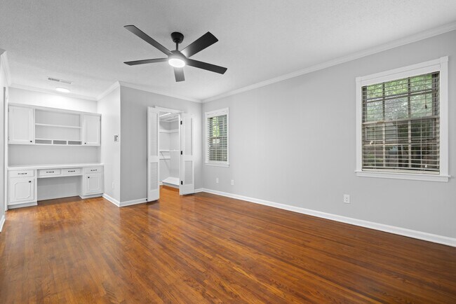 Building Photo - 1539 Brookside Dr