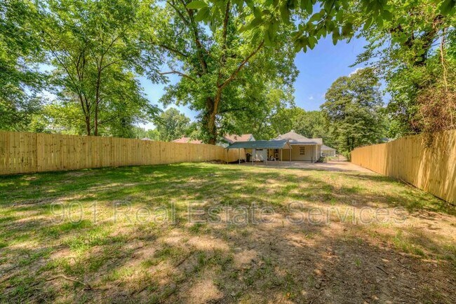 Building Photo - 498 Lundee St