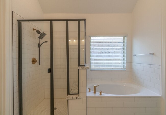 Building Photo - 124 Shagbark Trl