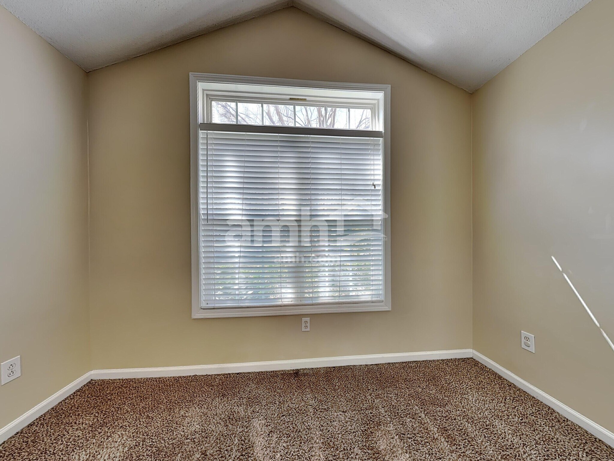 Building Photo - 34 Old Farm Rd