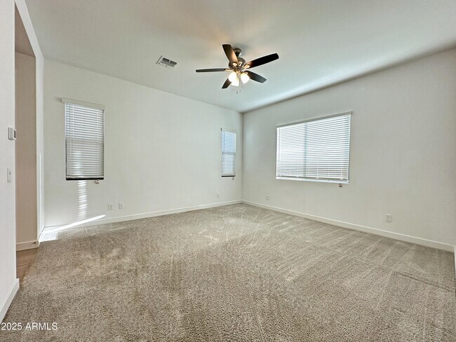 Building Photo - 9414 S 7th Pl
