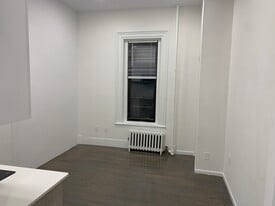 Building Photo - 268 Newbury St