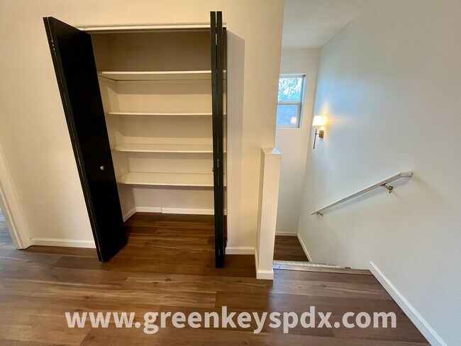 Building Photo - 3-Bedroom, 1.5-Bathroom House near Kenton Park, Off-Street Parking, Fenced Yard, Washer and Dryer