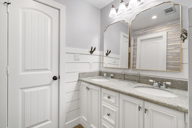 Building Photo - 3203 Poe Dr