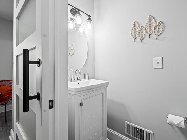 Building Photo - 2804 6th St