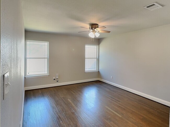 Building Photo - Come and see this gorgeous and completely remodeled home in highly desirable Frisco Heights area ...