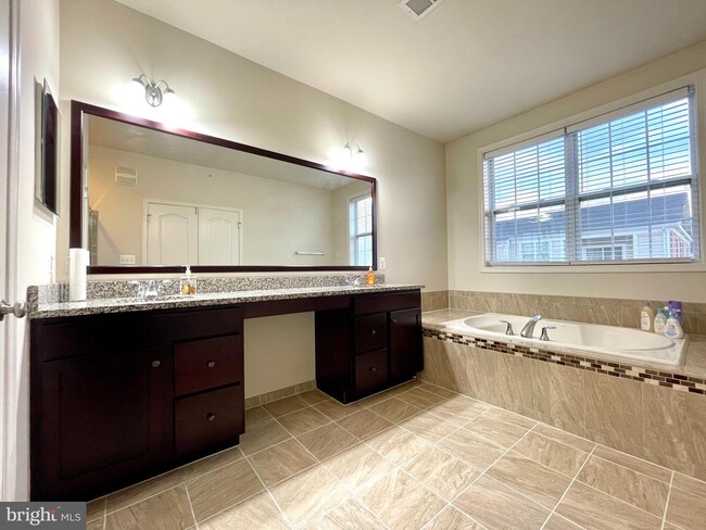 Building Photo - 23814 Hopewell Manor Terrace