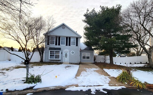 Primary Photo - Spacious 3 bedroom house