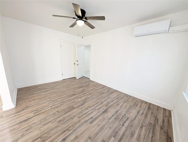 Building Photo - 1500 N Drexel Blvd