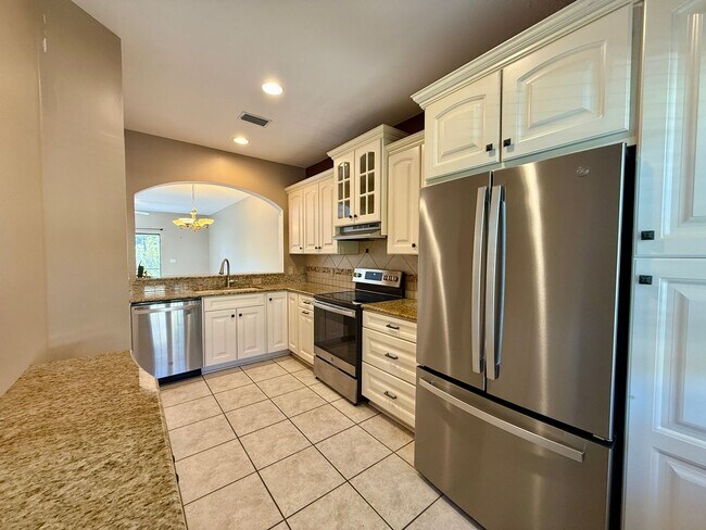 Building Photo - 3 bedroom, 3 bath Luxury Living Along the ...
