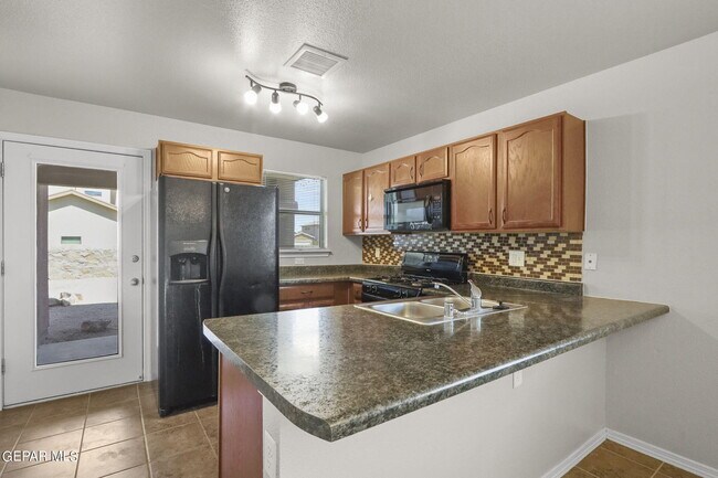 Building Photo - 2300 Glitter St