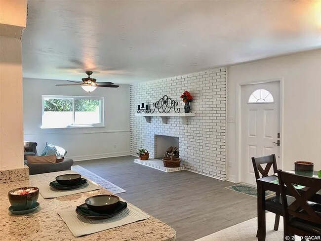 Building Photo - Modern Comfort Meets Classic Charm – Spacious Alachua Rental