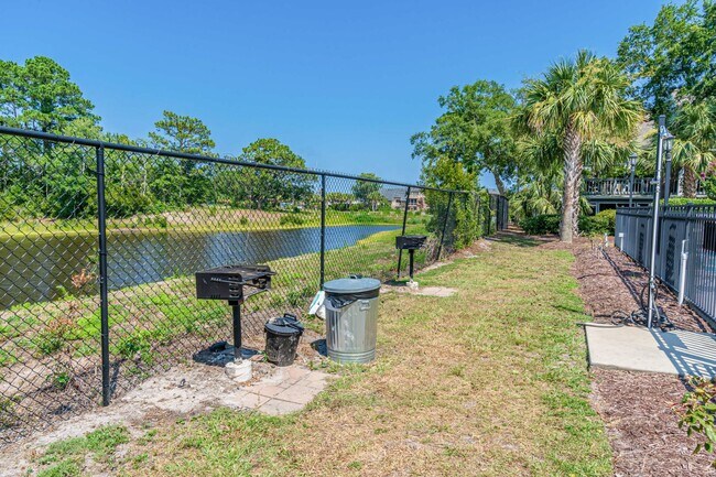 Building Photo - ***Seasonal rental with all utilities available September 10, 2025-March 31, 2026***