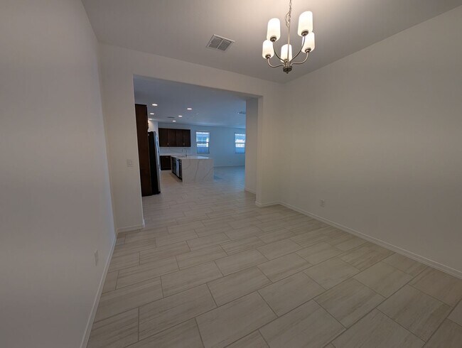 Building Photo - 4 Bedroom 3 Bathroom Home