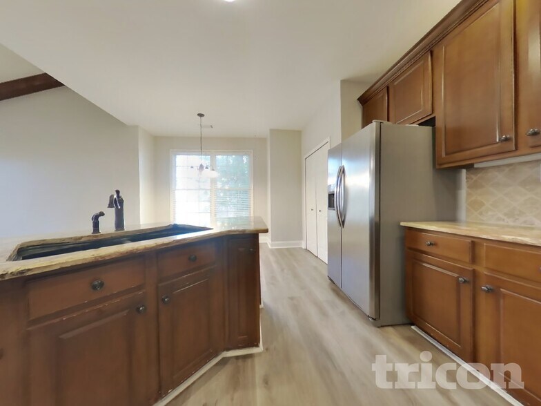 Building Photo - 1017 Chatsworth Ln