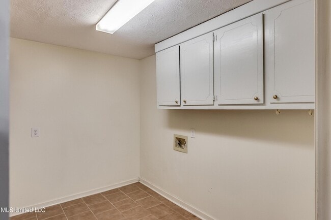 Building Photo - 201 Shadow Cove