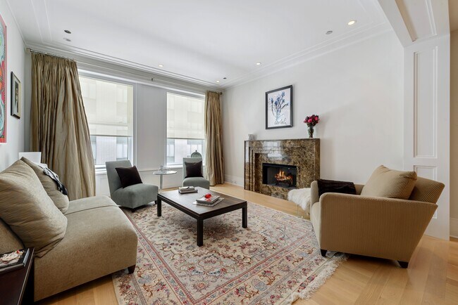 Building Photo - 159 E Walton Plz