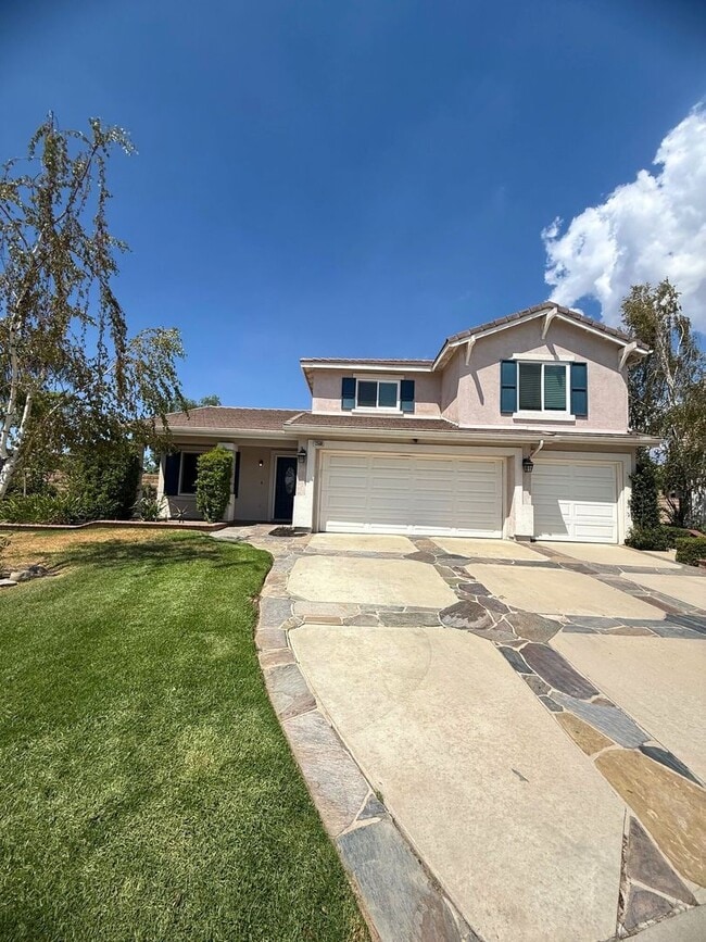 Primary Photo - Beautiful 2 story 4 bed/2.5 bath Home in Y...