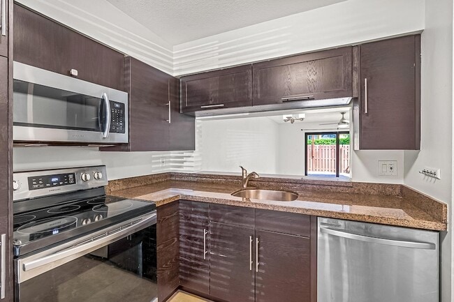 Building Photo - 2700 S Oakland Forest Dr