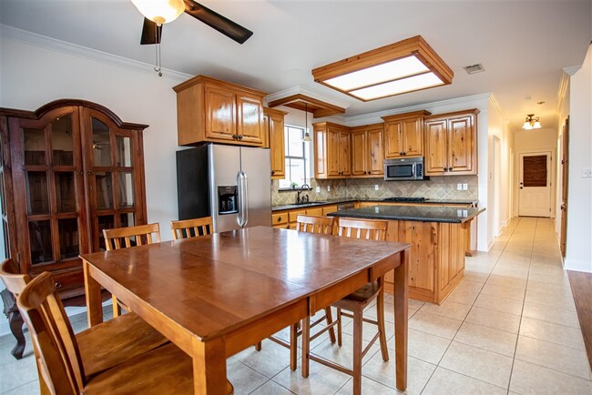 Building Photo - 12437 Old Millstone Dr