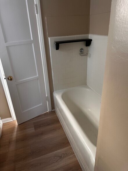 Building Photo - 437 23rd Pl