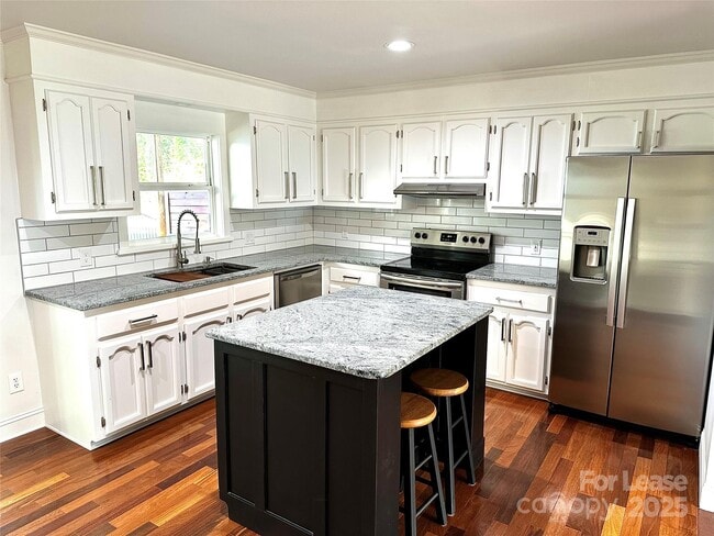 Building Photo - 2054 Hickory Hills Dr