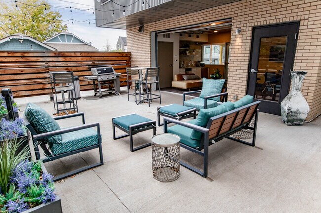 Community Patio w/ BBQ Grill - Highland Junction