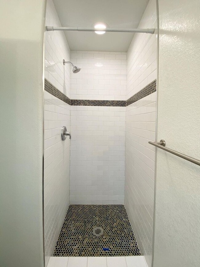 Building Photo - Stylish Midtown Duplex