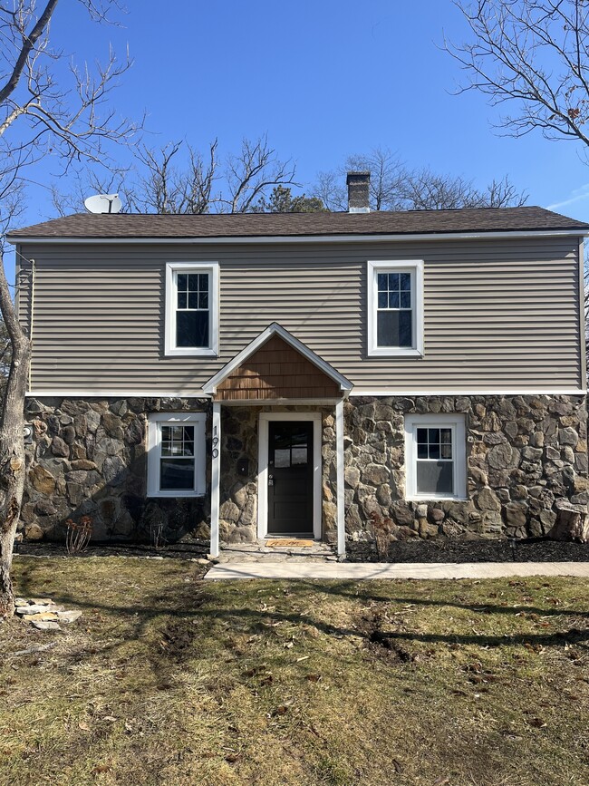 Building Photo - 190 Davenport St