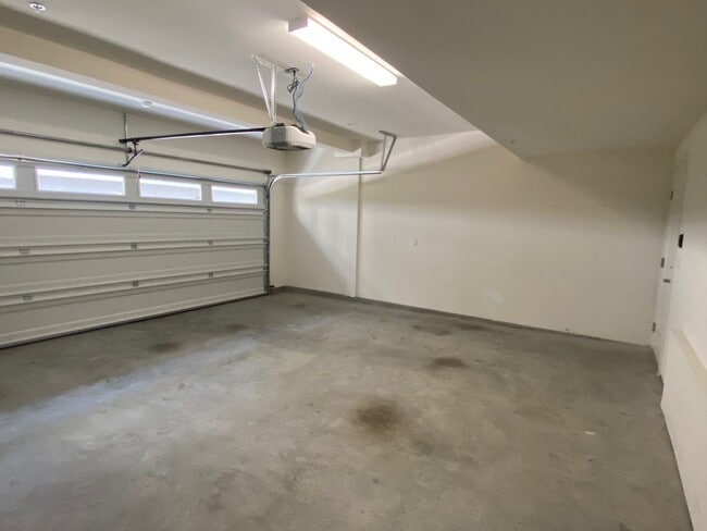 Building Photo - Recently Built and Immaculate 3 Bedroom 2.5 Bathroom Condo in Milpitas