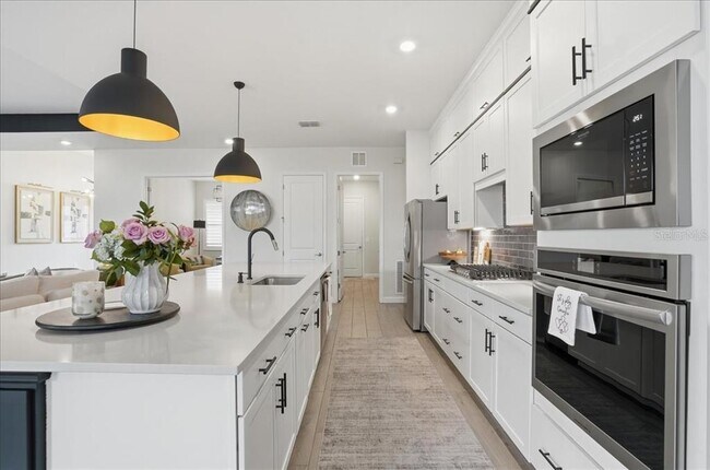 Building Photo - 15917 Tradewind Ter