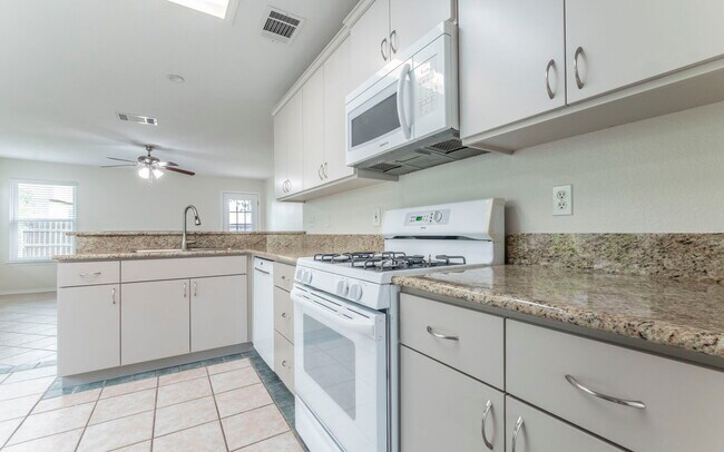 Building Photo - 14912 Big Falls Dr