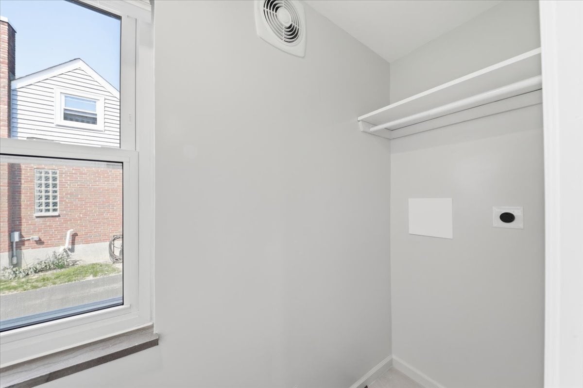 Building Photo - 7248 Rita Ln