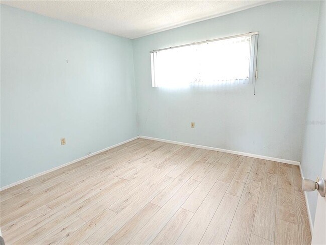 Building Photo - 509 W Venice Ave
