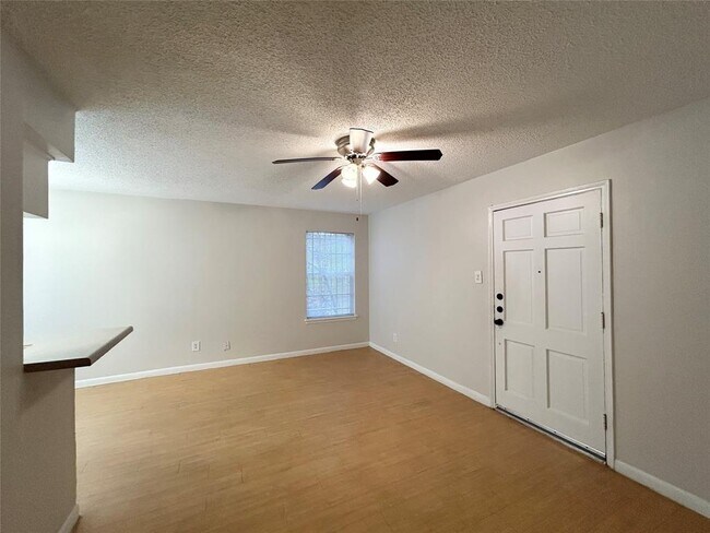 Building Photo - 3902 Mandell St