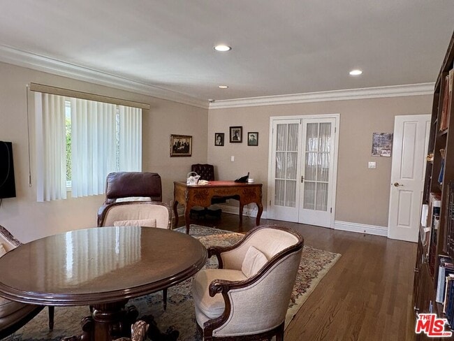 Building Photo - 414 N Las Palmas Ave