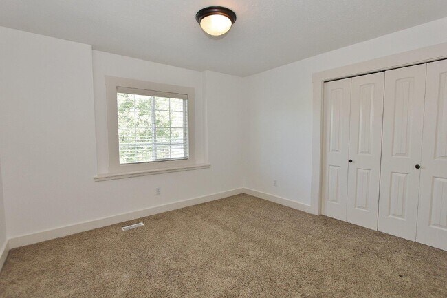 Building Photo - 4325 N McKinley Pk Ave