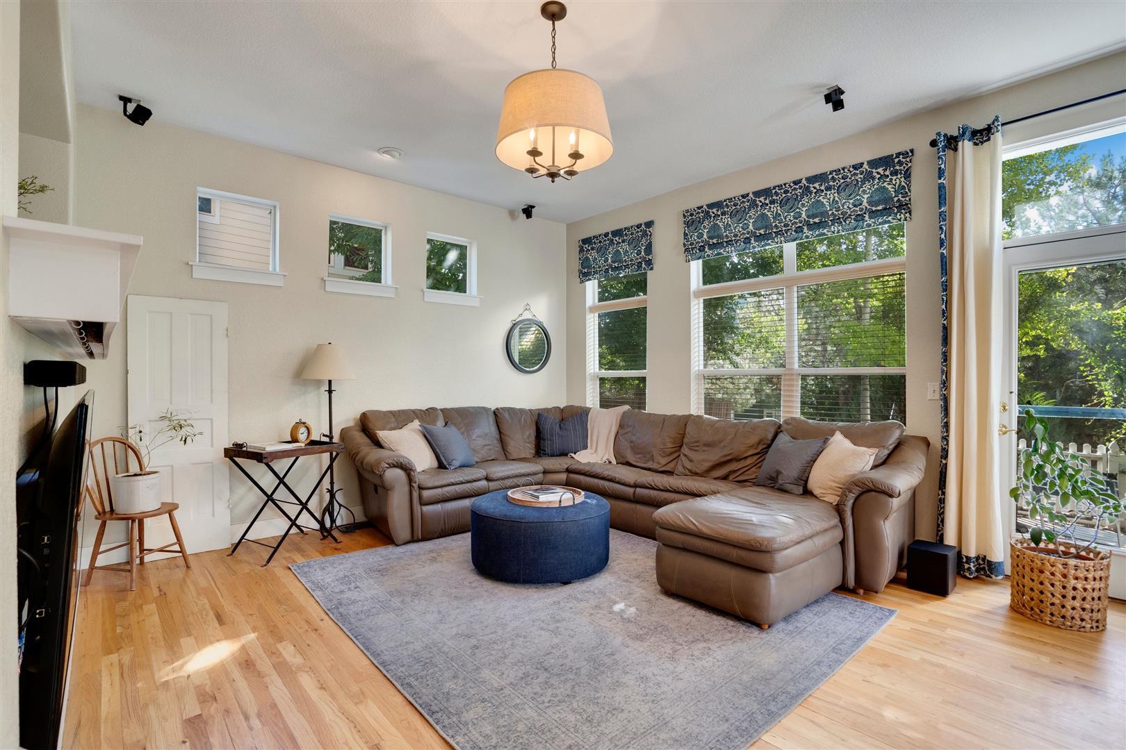 Large living room - 4144 Lost Canyon Drive