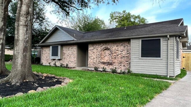 Primary Photo - 415 Skywood Dr