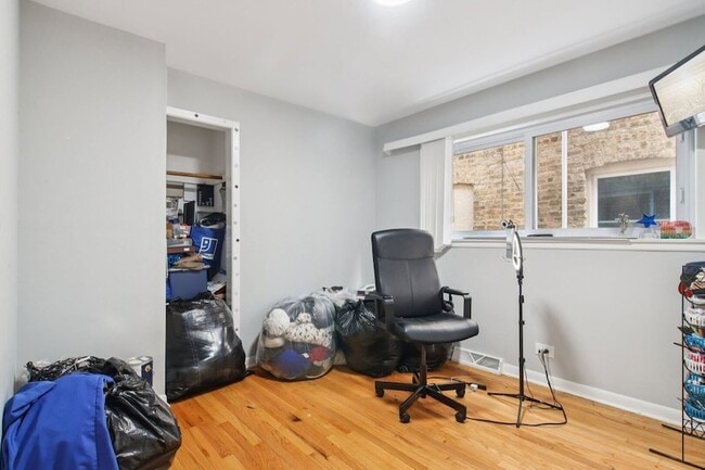 Building Photo - 8613 Trumbull Ave
