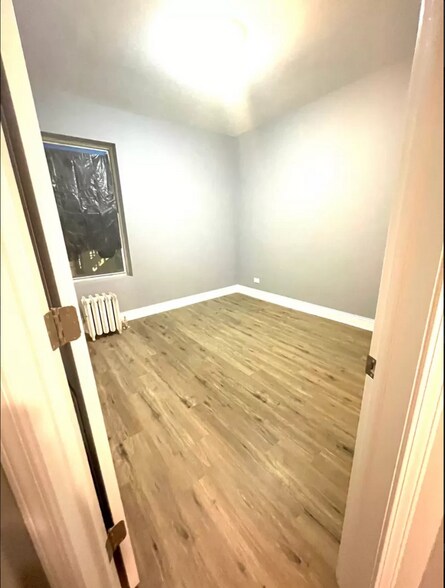 Building Photo - 3720 N Clark St