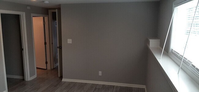 Building Photo - HURRY THIS WON'T LAST LONG! Gorgeous 3 bed, 2 bath in beautiful Parkville!